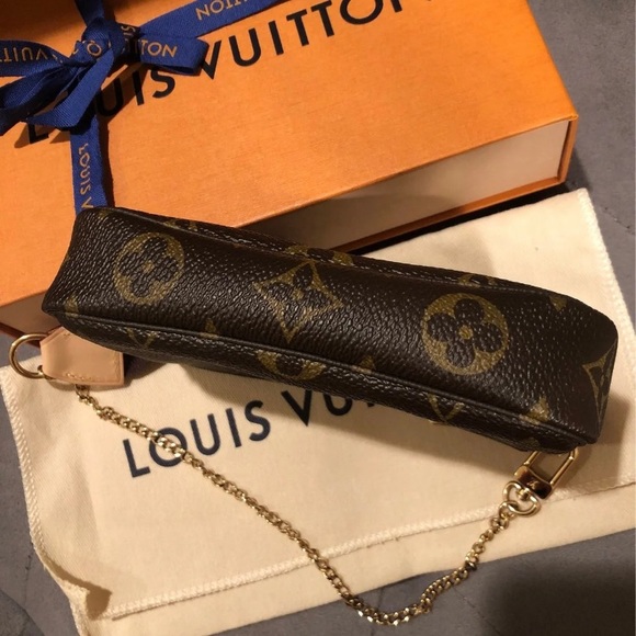 ⭐SOLD⭐ Louis Vuitton Monogram Mini Pochette - Picture 3 of 8